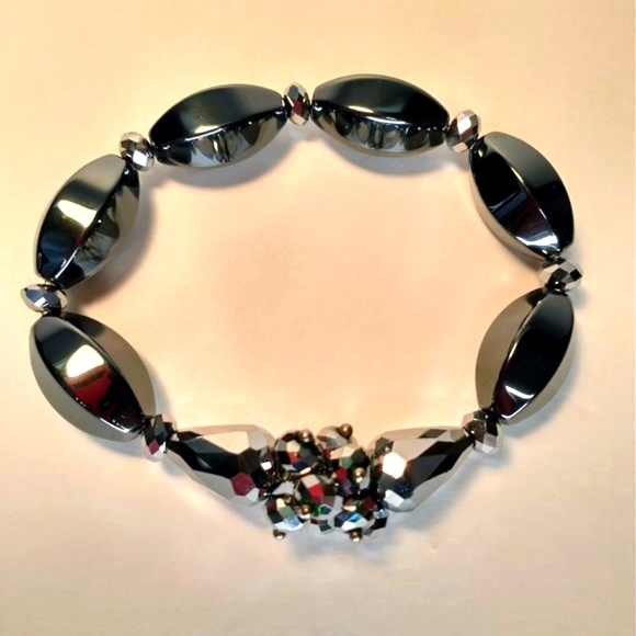 Handmade Hematite Oval Barrel Stretch Bracelet with Gray Facet Beads - Picture 1 of 6